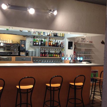 Bar Hotel De La Place Mezel 외부 사진
