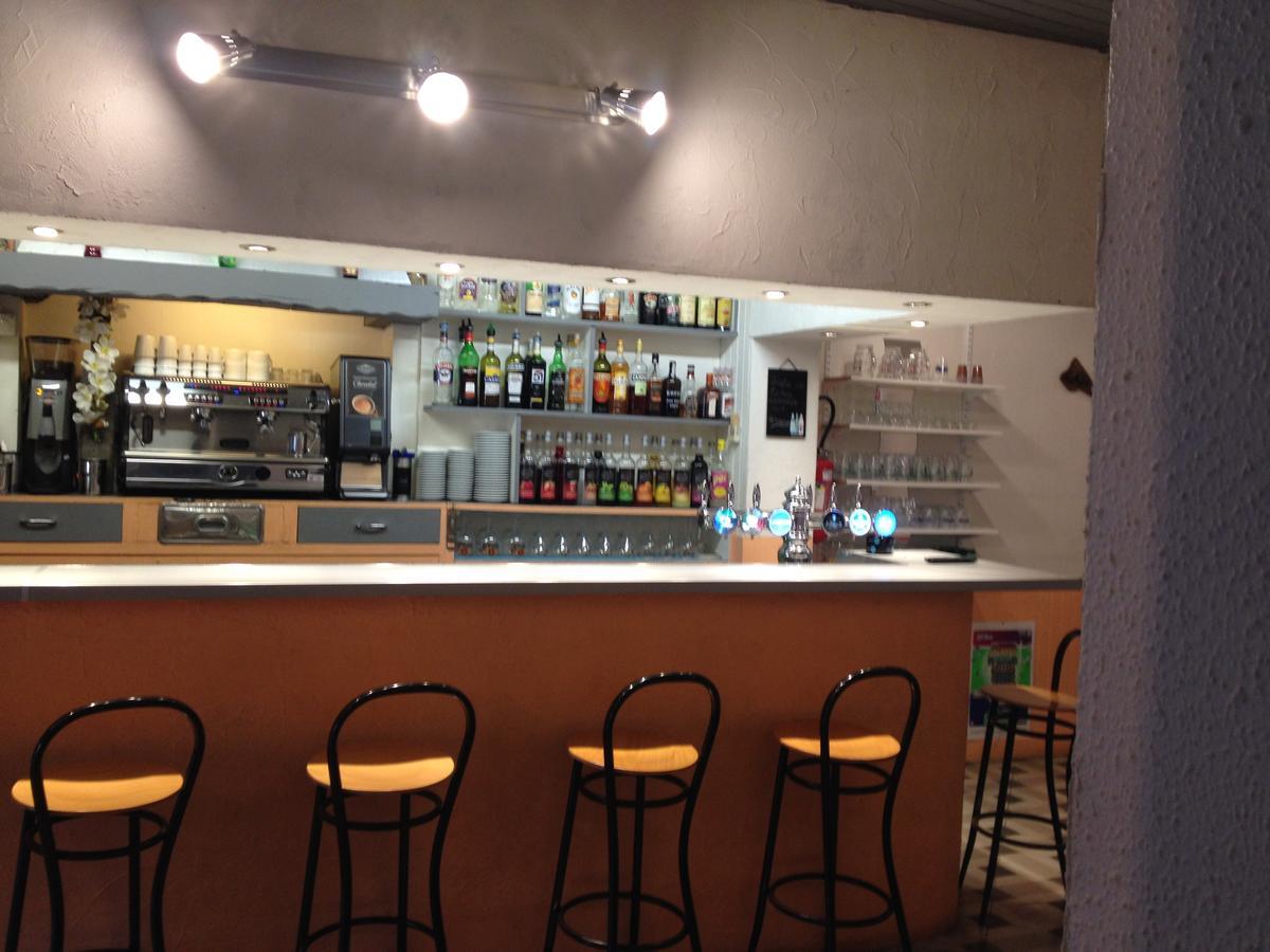 Bar Hotel De La Place Mezel 외부 사진