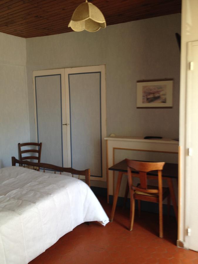 Bar Hotel De La Place Mezel 외부 사진