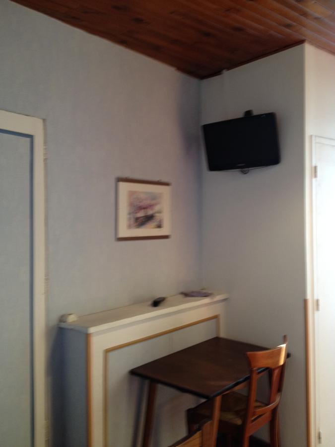 Bar Hotel De La Place Mezel 외부 사진