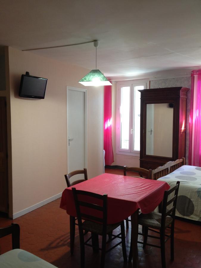 Bar Hotel De La Place Mezel 외부 사진